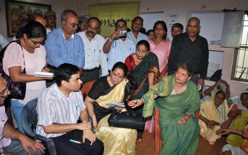 Ms. Mamta Sharma, Hon'ble Chairperson, NCW and Ms. Nirmala Samant Prabhavalkar, Hon’ble Member, NCW with other enquiry committee members visited Vrindavan 