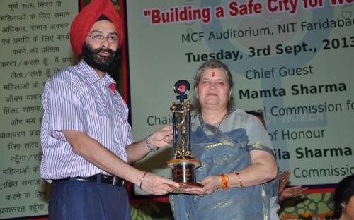 Smt. Mamta Sharma, Hon’ble Chairperson, NCW was the chief guest at the launching of the campaign “Building a Safe City for Women”