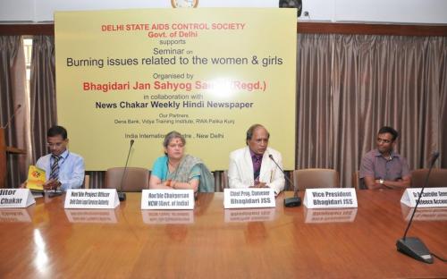 Smt. Mamta Sharma, Hon’ble Chairperson, NCW was Chief Guest and Dr. Charu WaliKhanna, Member, NCW was the Guest of Honour at the inauguration of Seminar on ‘Burning Issues related to the Women and Girls’