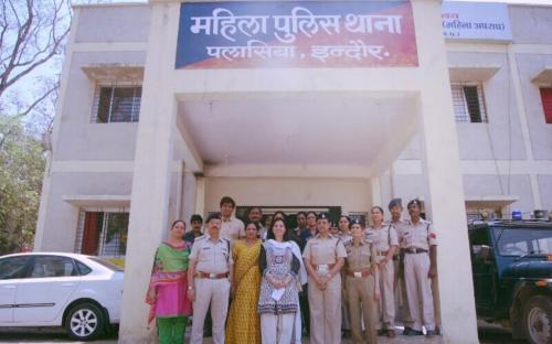 Dr. Charu WaliKhanna, Member, NCW inspected Mahila Thana, Indore and functioning of women Helpline