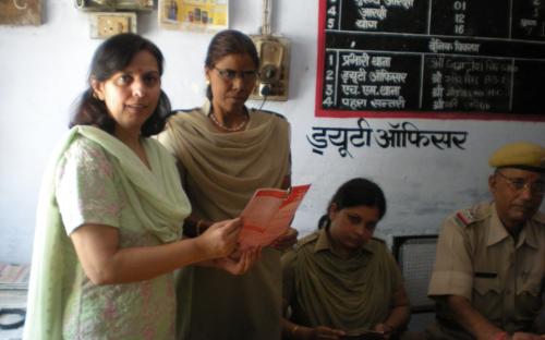 Member NCW, Dr Charu WaliKhanna explaining laws relating to women to SHO Sh Jagdish Singh and his team comprising Sub Inspectors (1), ASI (2) Head Constable (1) and Constables (4 female and 8 males), on their efforts in creating an enabling environment for women in distress who come for help