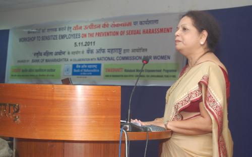 Ms. Asha Ahuja, Deputy GM, Credit Priority, Bank of Maharashtra & Chairperson of Swashakti, Ms. Bhagyashree Bhide addressing participants